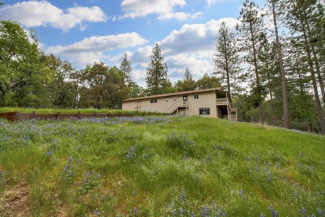 12615 Hilltop Ct, Pine Grove, CA 95665
