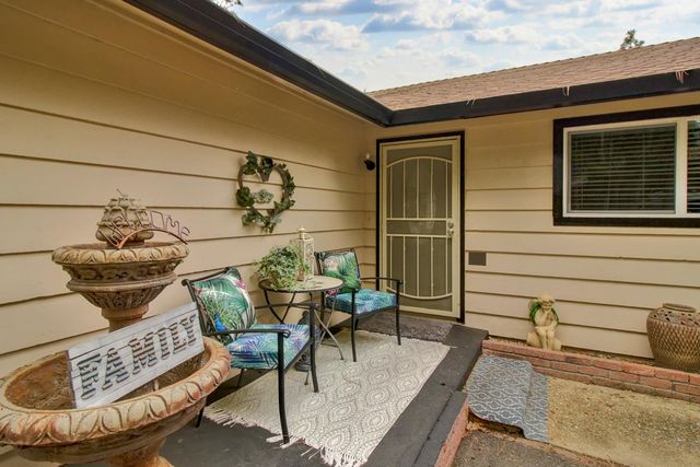 12615 Hilltop Ct, Pine Grove, CA 95665