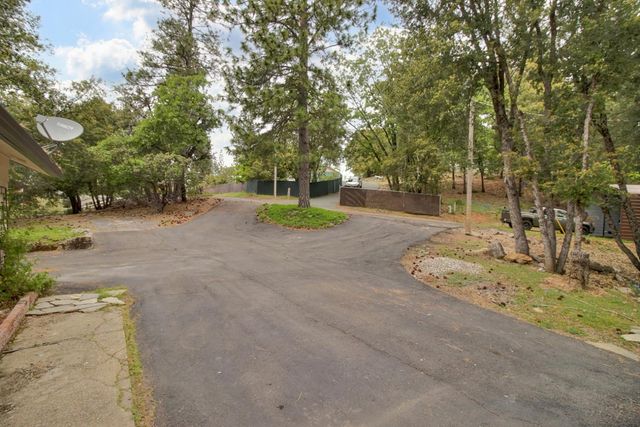 12615 Hilltop Ct, Pine Grove, CA 95665