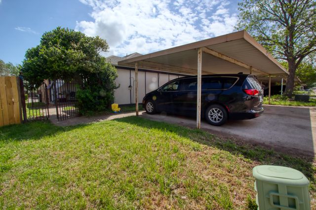 2400 Summer Place Drive, Arlington, TX 76014
