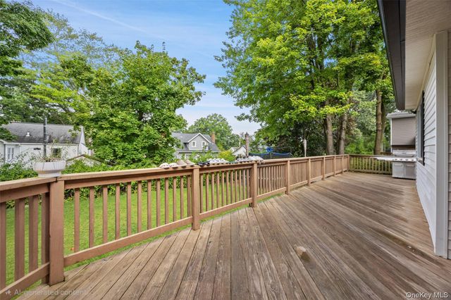 35 Grandview Avenue, Nanuet, NY 10954