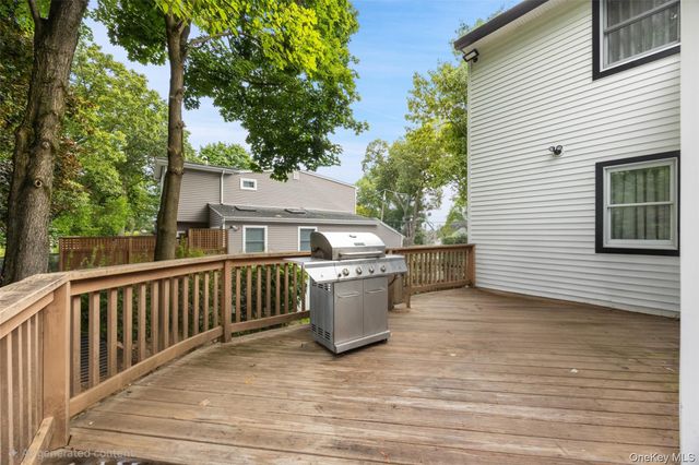 35 Grandview Avenue, Nanuet, NY 10954