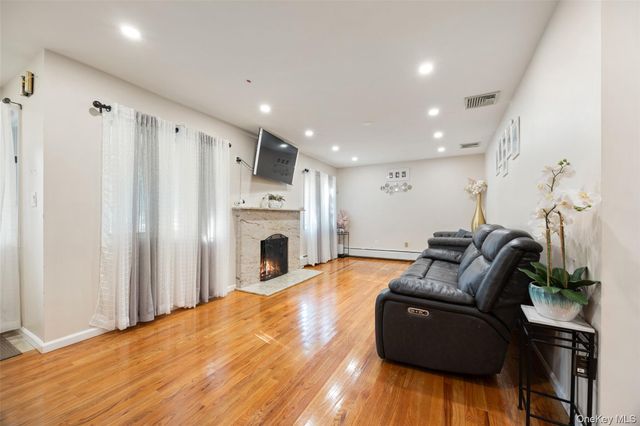 35 Grandview Avenue, Nanuet, NY 10954