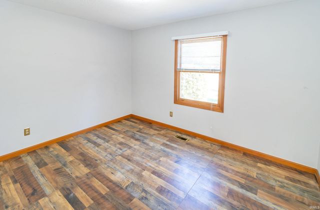 6077 River Bluff Drive, Newburgh, IN 47630