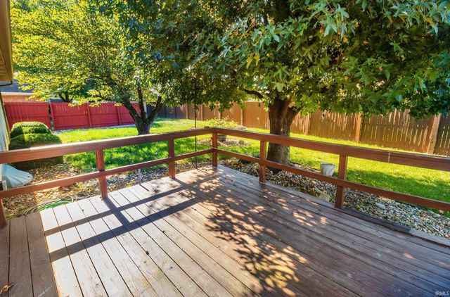 6077 River Bluff Drive, Newburgh, IN 47630