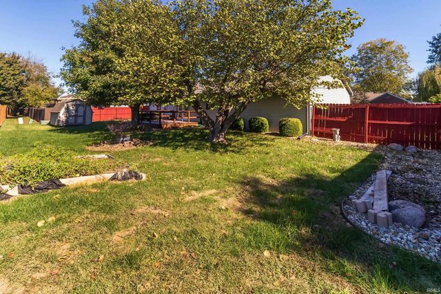 6077 River Bluff Drive, Newburgh, IN 47630