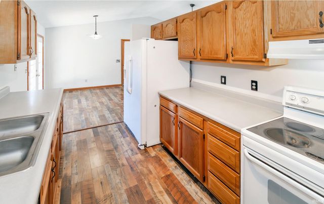 6077 River Bluff Drive, Newburgh, IN 47630