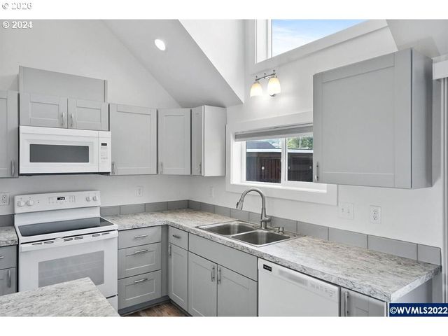 1117 6TH St, Salem, OR 97304