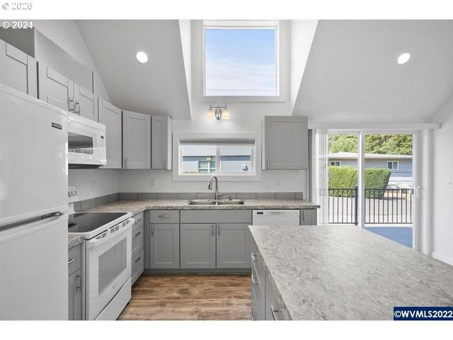 1117 6TH St, Salem, OR 97304