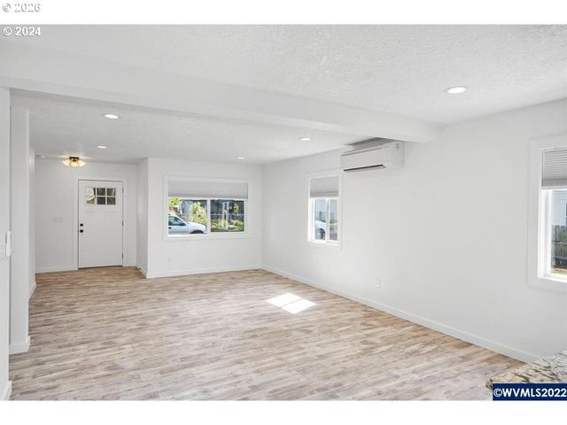 1117 6TH St, Salem, OR 97304