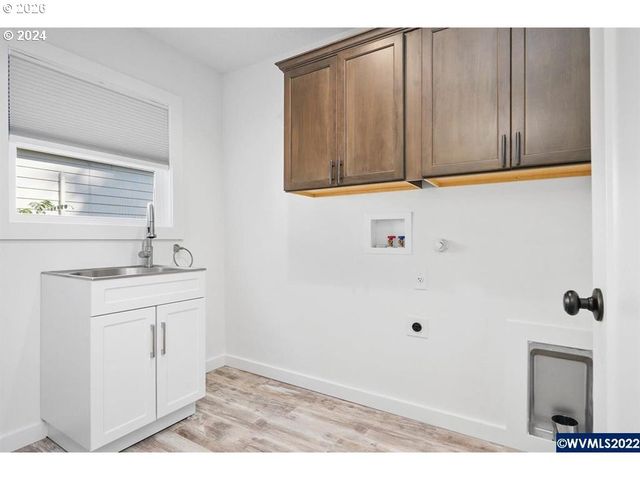 1117 6TH St, Salem, OR 97304