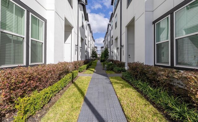 2718 Grand Fountains Drive H, Houston, TX 77054