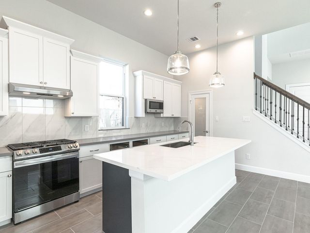 2718 Grand Fountains Drive H, Houston, TX 77054