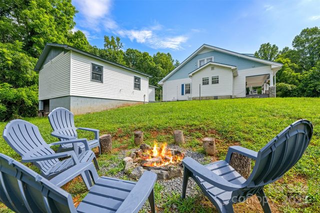 1231 Caldwell Place NW, Lenoir, NC 28645