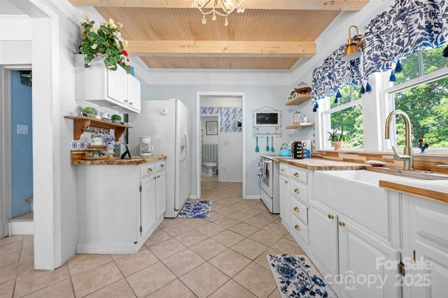 1231 Caldwell Place NW, Lenoir, NC 28645