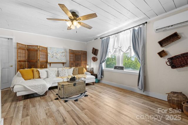 1231 Caldwell Place NW, Lenoir, NC 28645