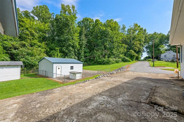 1231 Caldwell Place NW, Lenoir, NC 28645