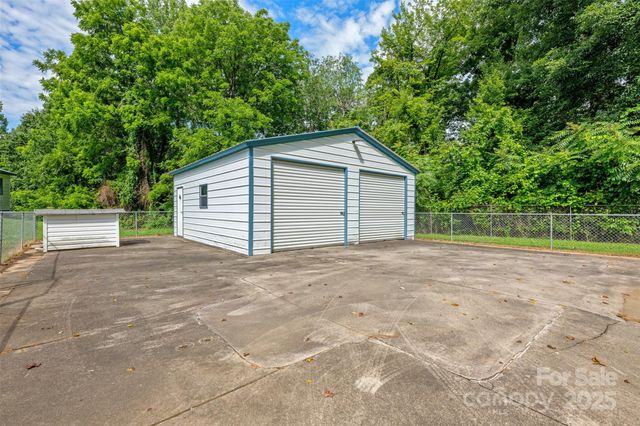 1231 Caldwell Place NW, Lenoir, NC 28645
