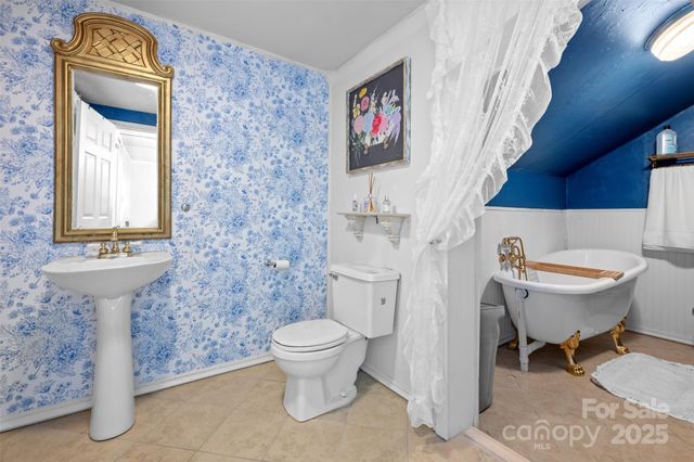 1231 Caldwell Place NW, Lenoir, NC 28645