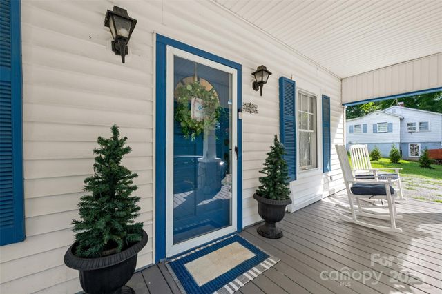 1231 Caldwell Place NW, Lenoir, NC 28645