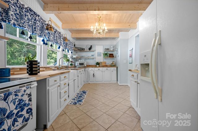 1231 Caldwell Place NW, Lenoir, NC 28645