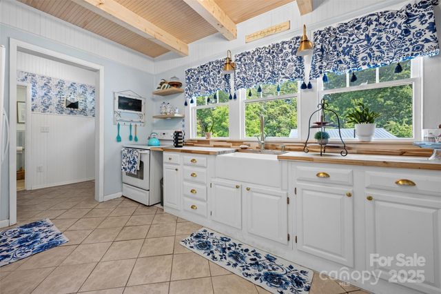 1231 Caldwell Place NW, Lenoir, NC 28645