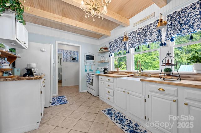 1231 Caldwell Place NW, Lenoir, NC 28645