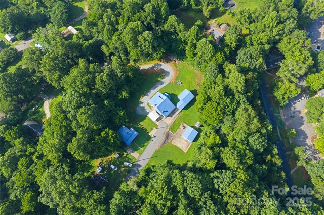 1231 Caldwell Place NW, Lenoir, NC 28645