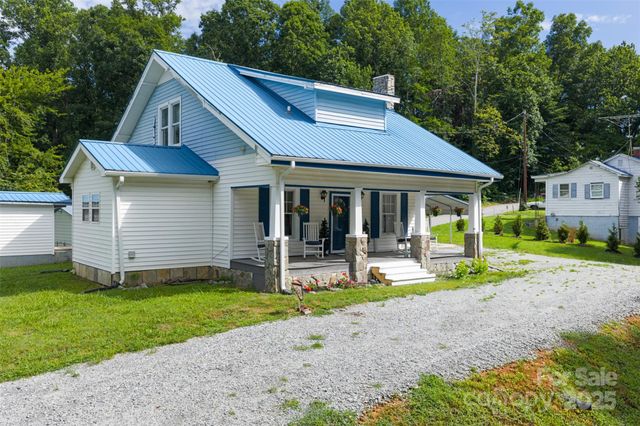 1231 Caldwell Place NW, Lenoir, NC 28645