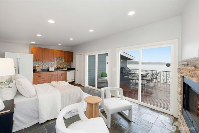 17714 SE 40th Place, Bellevue, WA 98008