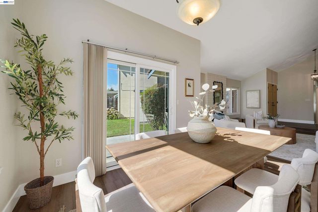 32808 Oakdale Ct, Union City, CA 94587