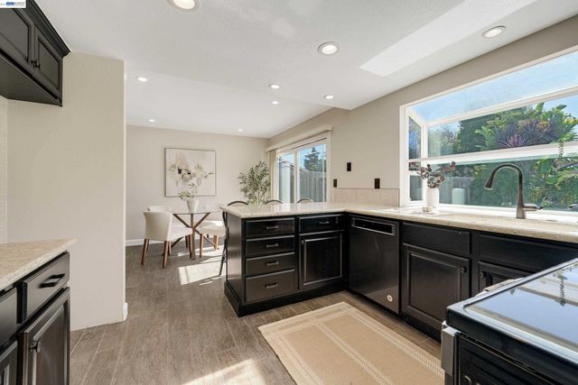 32808 Oakdale Ct, Union City, CA 94587