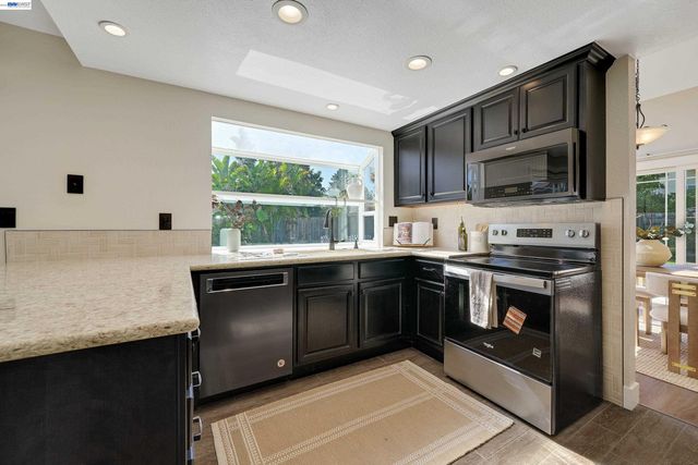 32808 Oakdale Ct, Union City, CA 94587