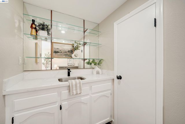 32808 Oakdale Ct, Union City, CA 94587