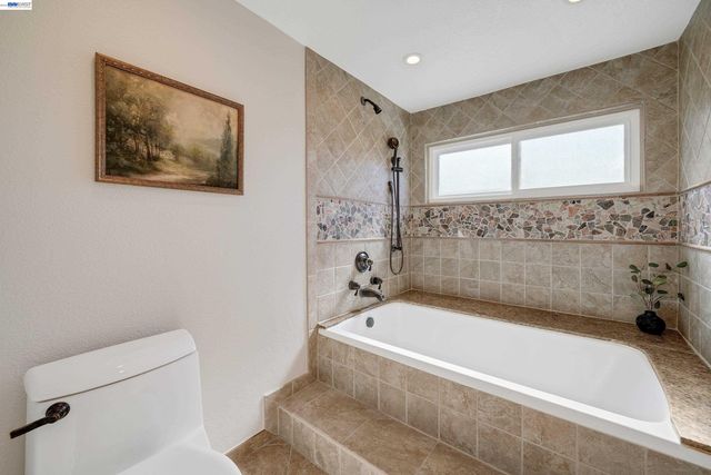 32808 Oakdale Ct, Union City, CA 94587