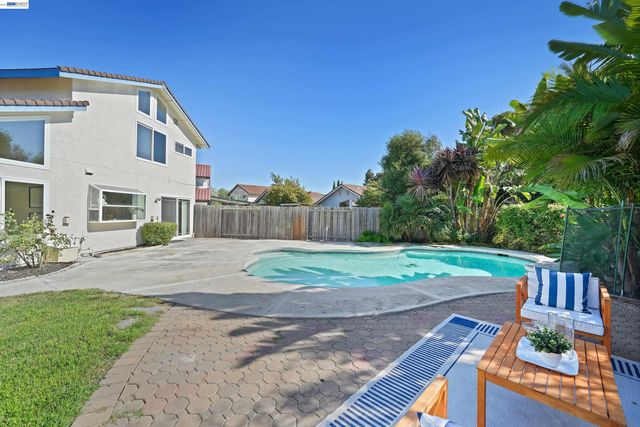 32808 Oakdale Ct, Union City, CA 94587