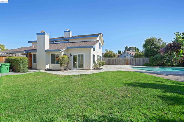 32808 Oakdale Ct, Union City, CA 94587