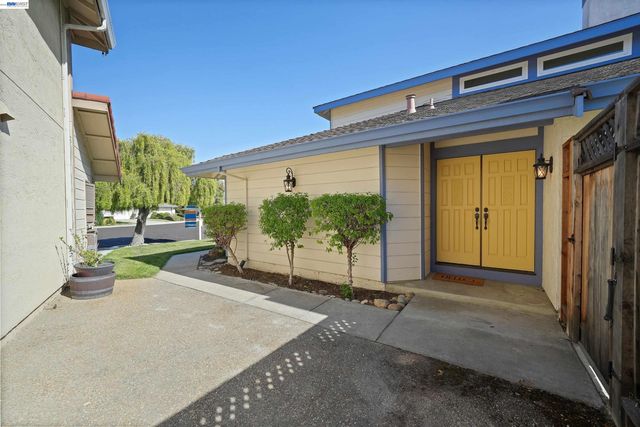 32808 Oakdale Ct, Union City, CA 94587