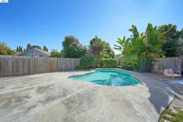 32808 Oakdale Ct, Union City, CA 94587