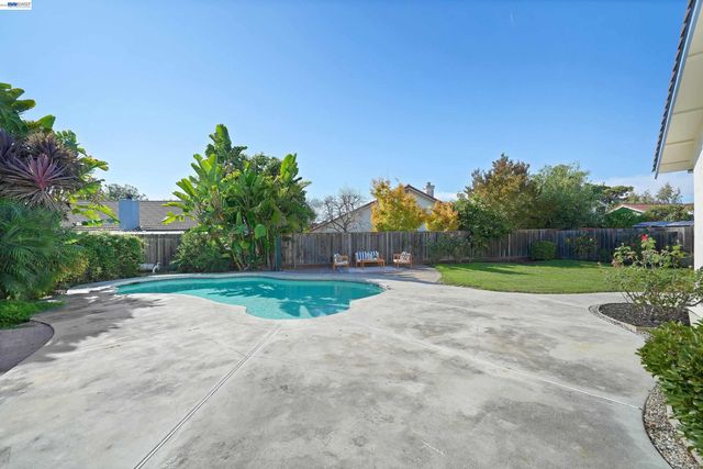 32808 Oakdale Ct, Union City, CA 94587