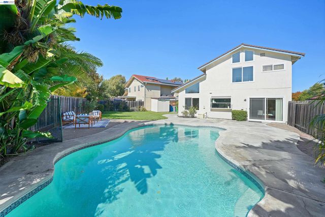 32808 Oakdale Ct, Union City, CA 94587