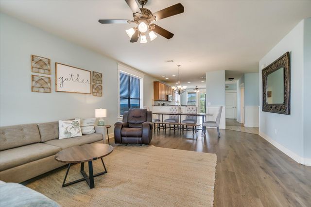 17800 Edgewood WAY 301, Jonestown, TX 78645