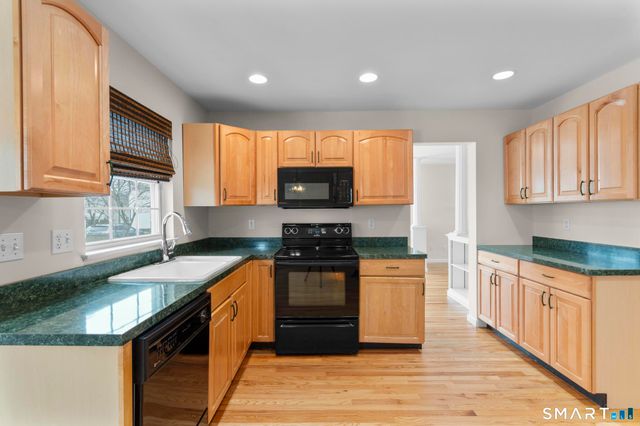 168 Colonial Road apt 6, Stamford, CT 06906