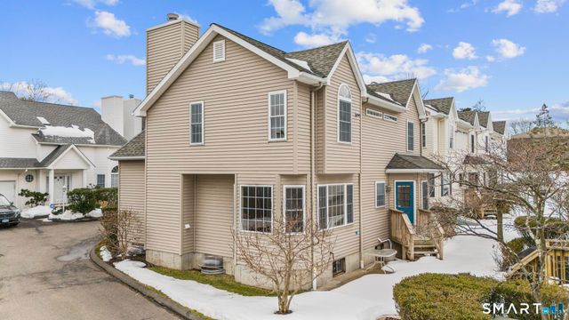 168 Colonial Road apt 6, Stamford, CT 06906