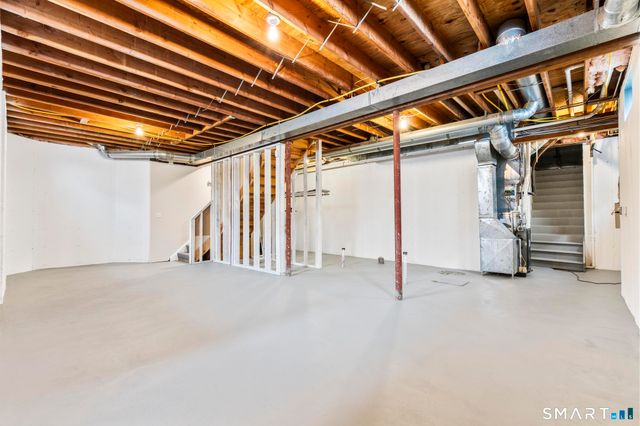 168 Colonial Road apt 6, Stamford, CT 06906