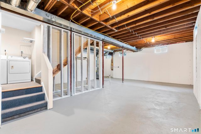 168 Colonial Road apt 6, Stamford, CT 06906