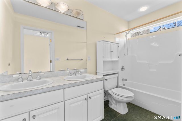 168 Colonial Road apt 6, Stamford, CT 06906