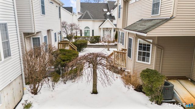 168 Colonial Road apt 6, Stamford, CT 06906