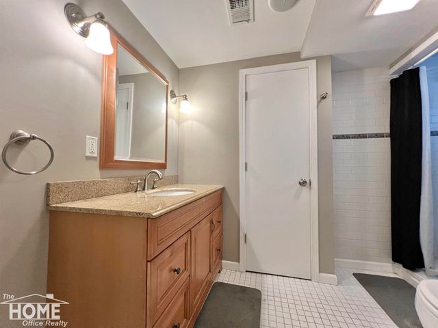 707 W King Street, Owosso, MI 48867