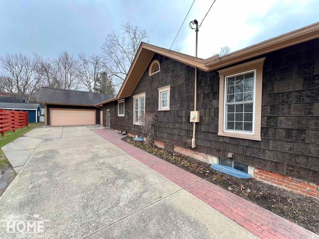 707 W King Street, Owosso, MI 48867